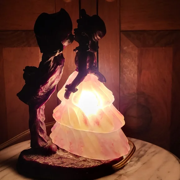 Romantic Silhouette Lamp with Pink Glow - Picture 12 of 12